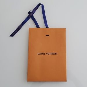 LV envelop with ribbon
